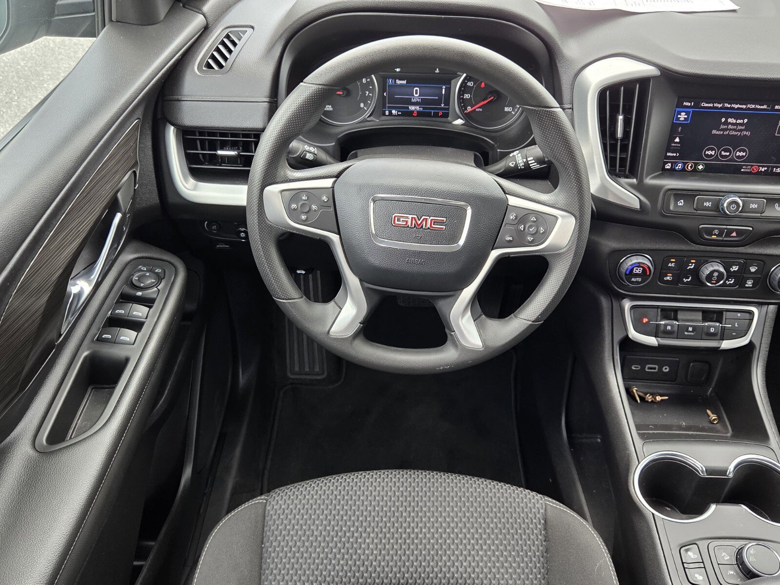 Used 2024 GMC Terrain SLE w/ Driver Convenience Package FWD image 5