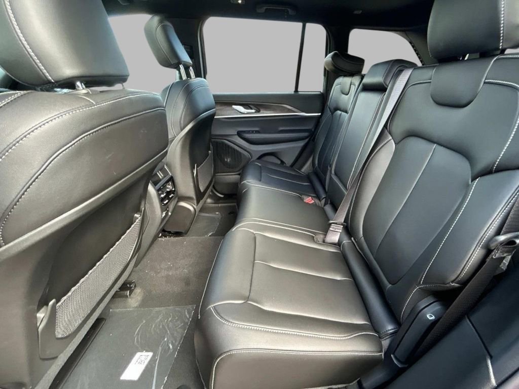New 2025 Jeep Grand Cherokee Limited image 6