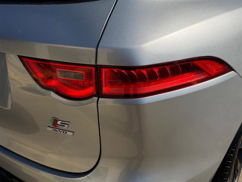 Used 2019 Jaguar F-PACE S image 23