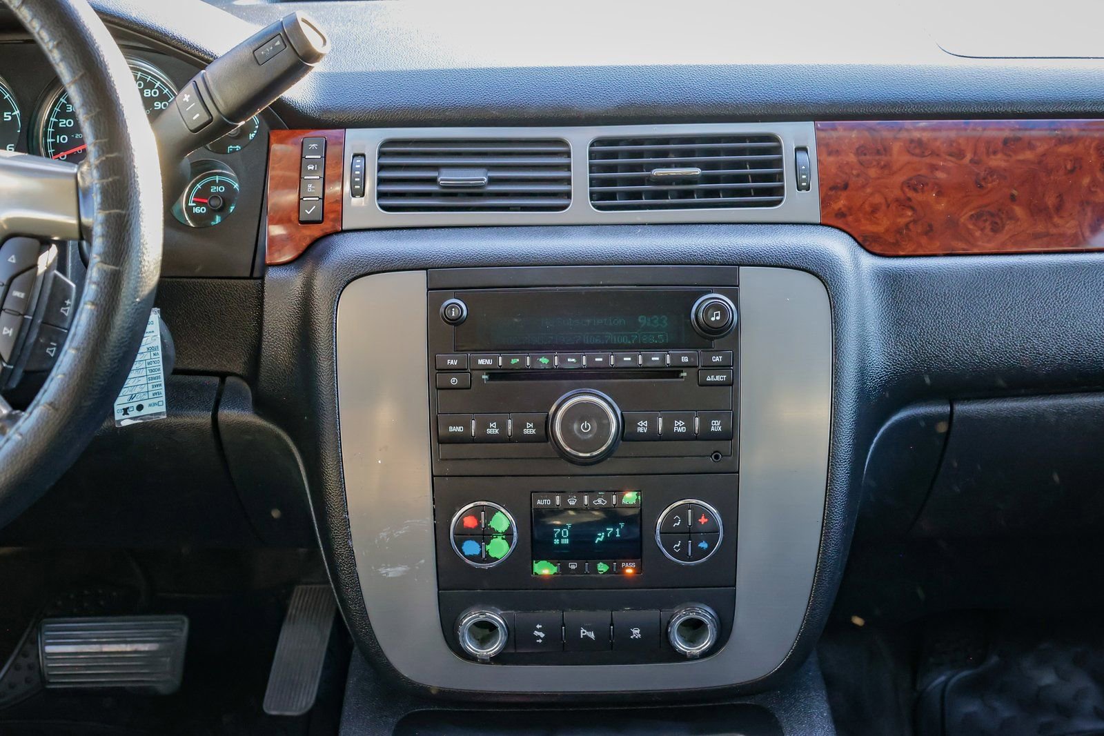 Used 2011 GMC Yukon XL SLT AWD/4WD image 24