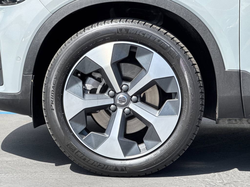 Certified 2025 Volvo XC40 B5 Plus image 25