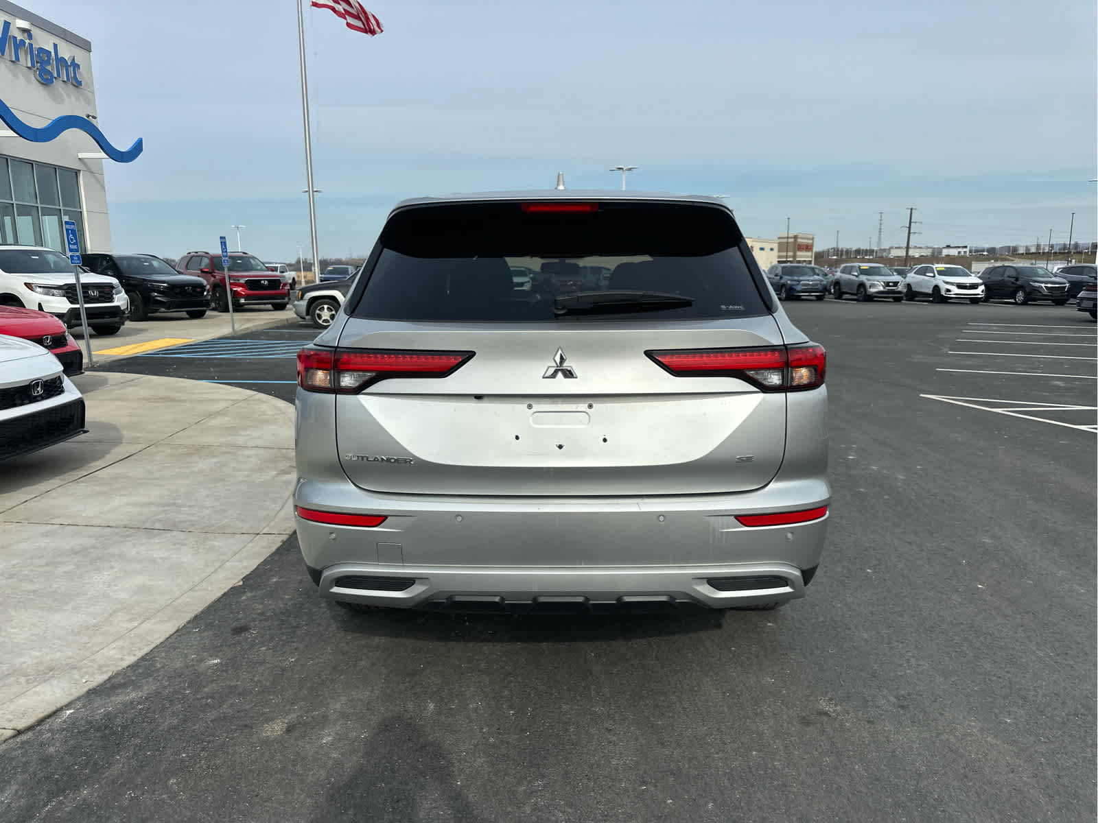 Used 2024 Mitsubishi Outlander SE image 6