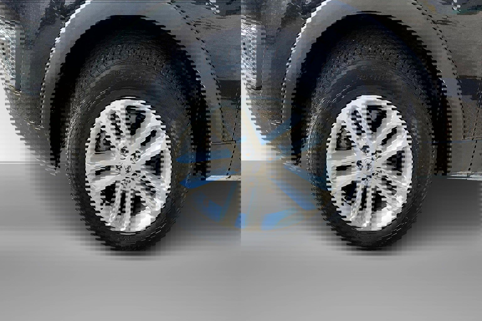 Used 2016 Ford Explorer 4WD image 2