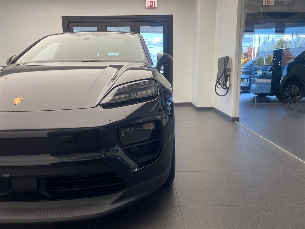 New 2025 Porsche Macan 4S Electric image 24