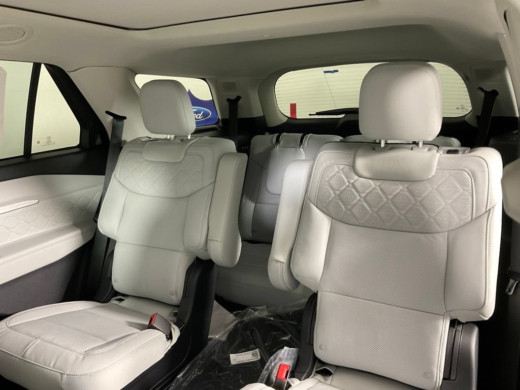 New 2026 Ford Explorer Platinum w/ LUX Leather Package AWD/4WD image 16