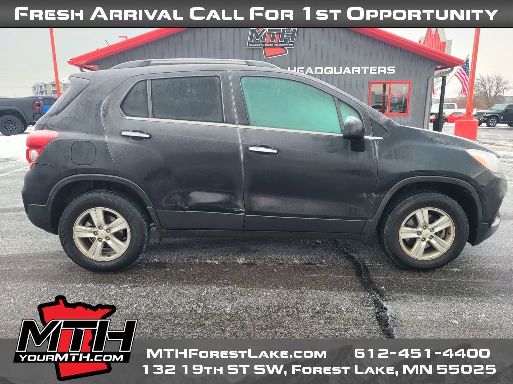 Used 2020 Chevrolet Trax LT w/ LT Convenience Package image 1