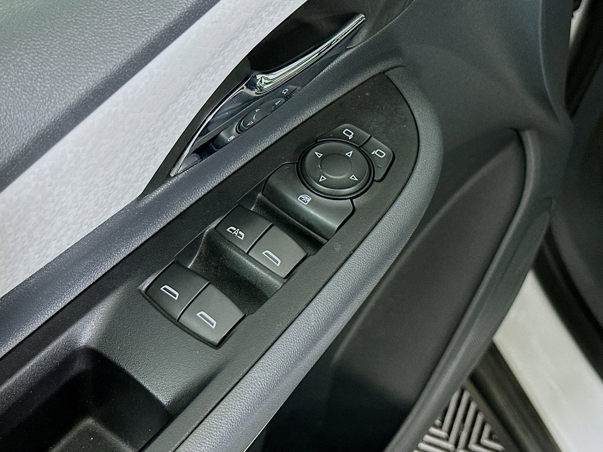 Used 2019 Chevrolet Bolt LT FWD image 15