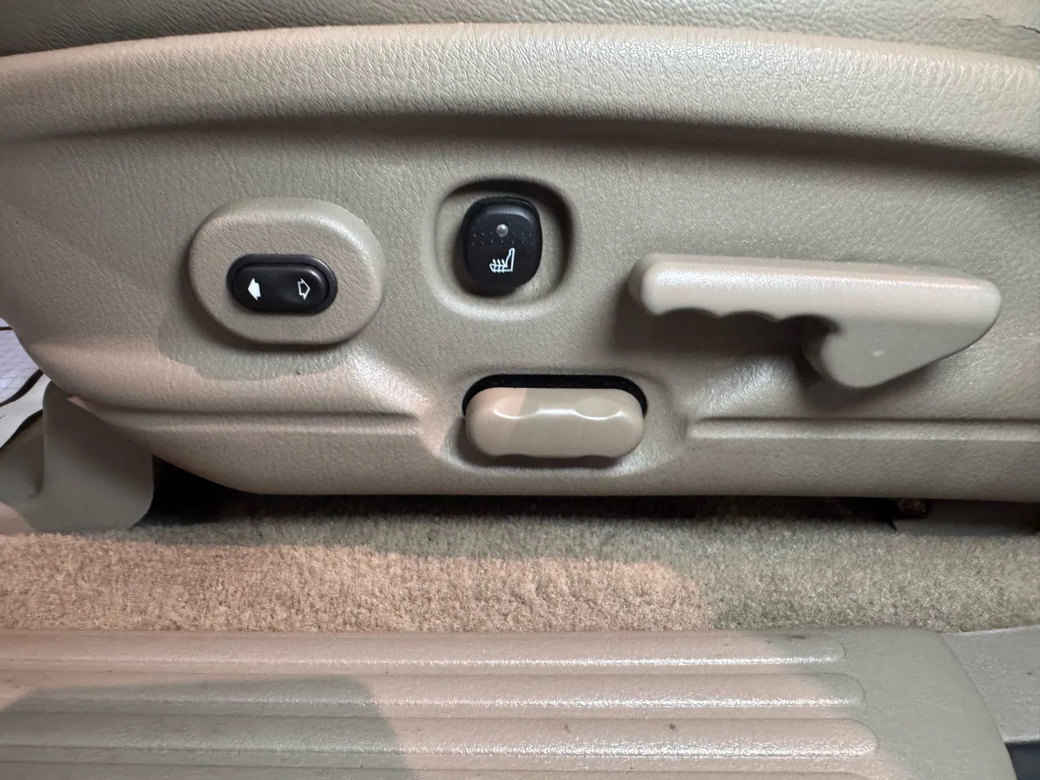 Used 2005 Ford Explorer Eddie Bauer AWD/4WD image 11