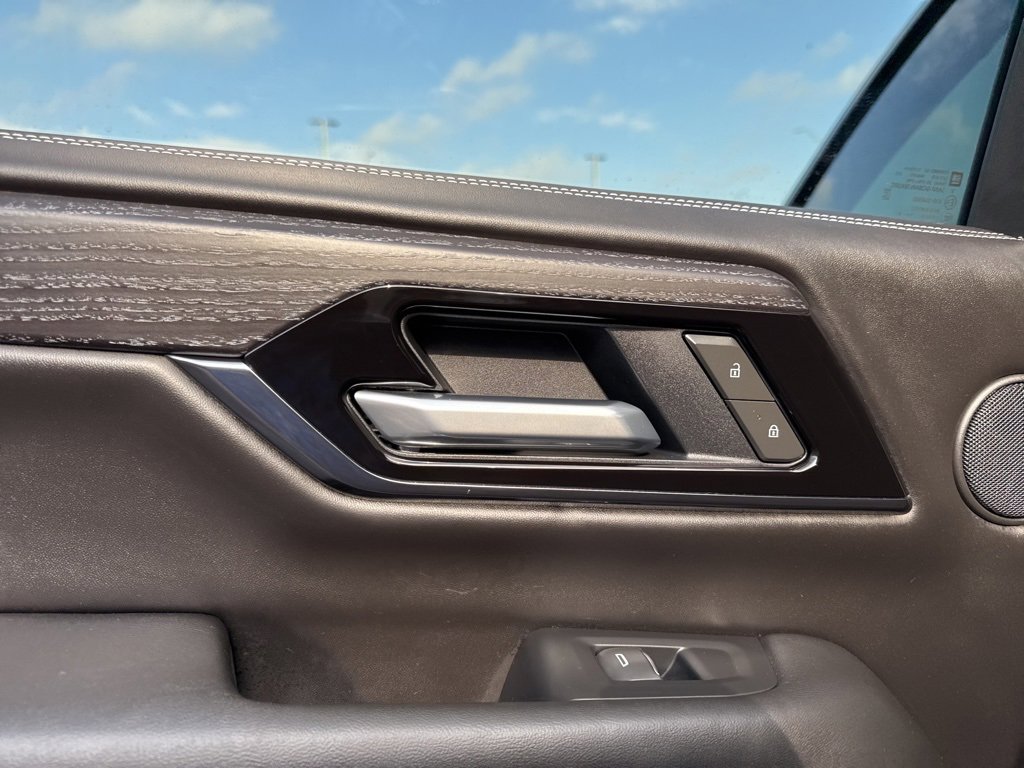 Used 2025 GMC Yukon AT4 Ultimate image 38