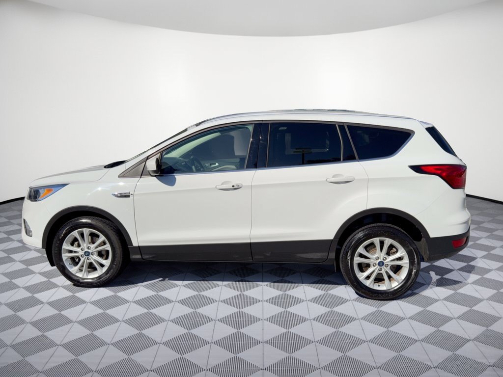 Used 2019 Ford Escape SE FWD image 2