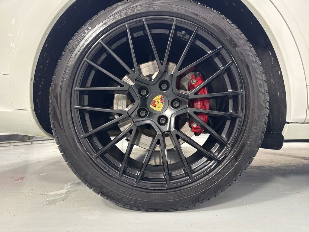 Used 2023 Porsche Cayenne GTS AWD/4WD image 5