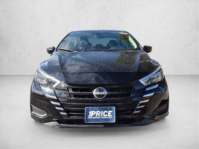 Used 2017 Nissan Versa SV FWD image 2
