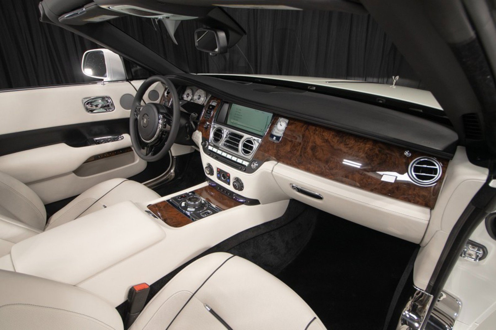 Used 2017 Rolls-Royce Dawn image 49