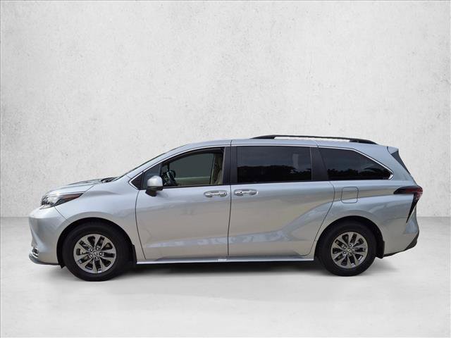 Certified 2024 Toyota Sienna XLE FWD image 8