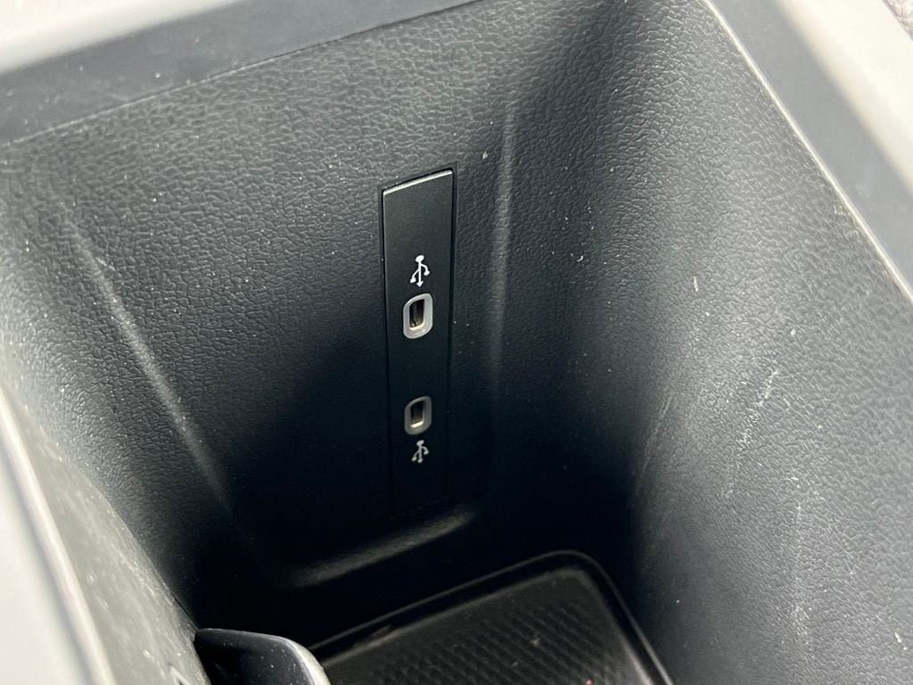 Used 2025 Volkswagen Tiguan SE w/ Panoramic Sunroof Package AWD/4WD image 31