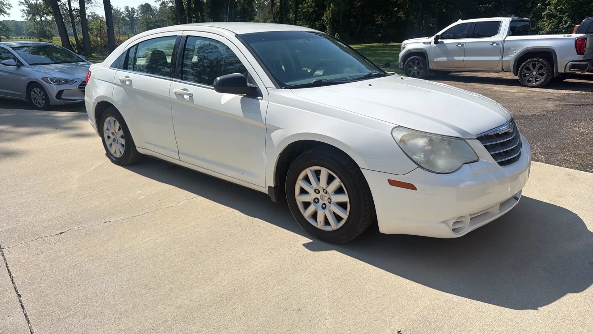 Used 2010 Chrysler Sebring Touring FWD image 3