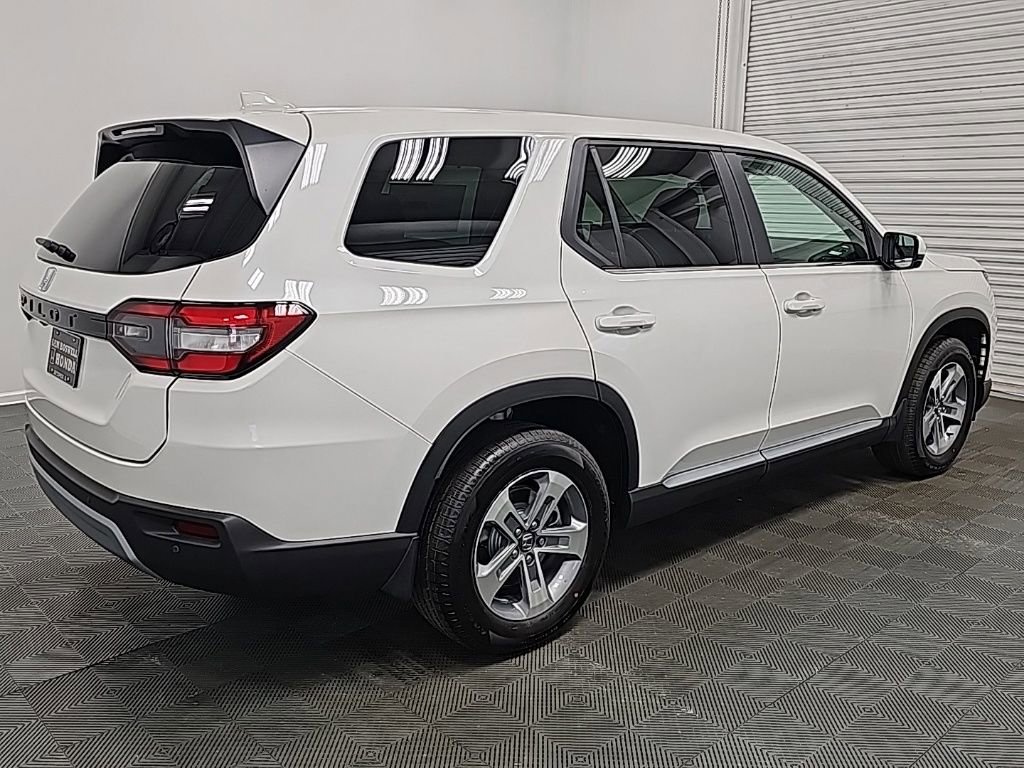 New 2025 Honda Pilot EX-L image 8