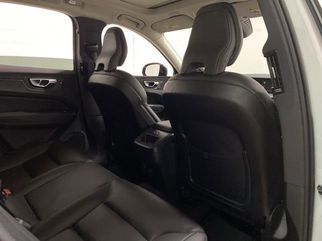 Used 2025 Volvo XC60 B5 Core image 21