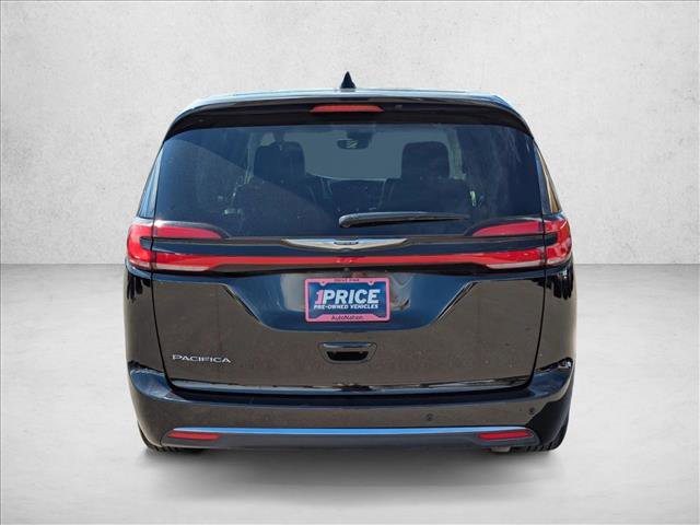 Used 2024 Chrysler Pacifica Touring-L image 7