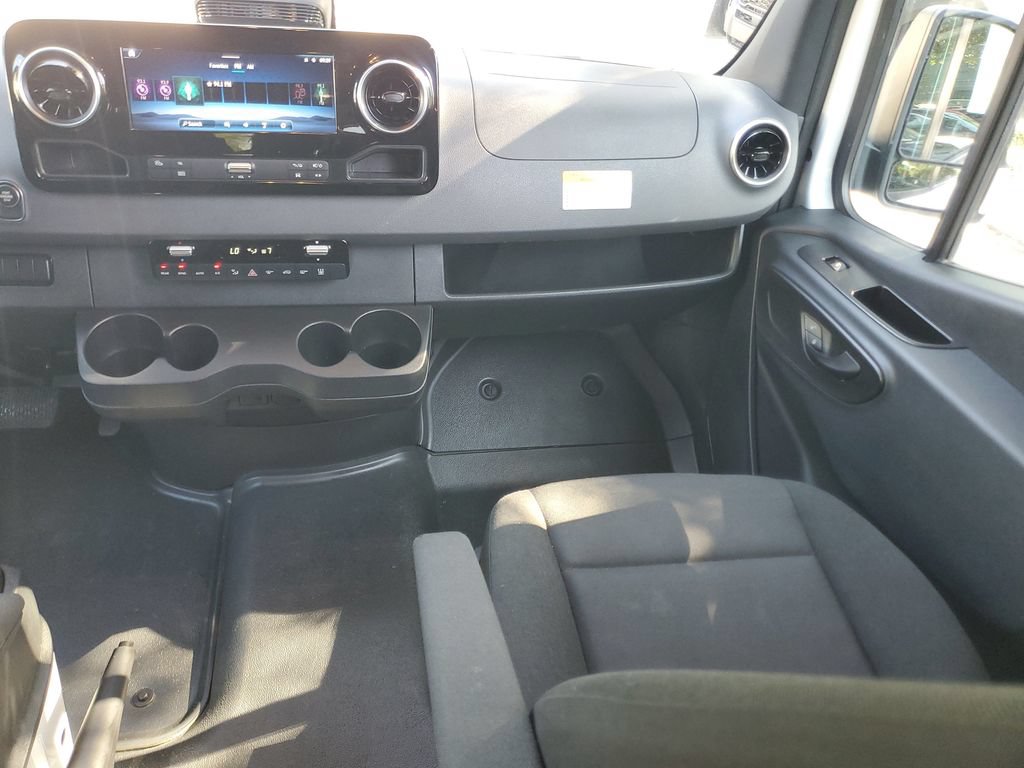 Used 2025 Mercedes-Benz Sprinter 2500 image 11