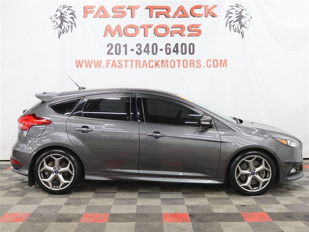 Used 2018 Ford Focus ST image 4