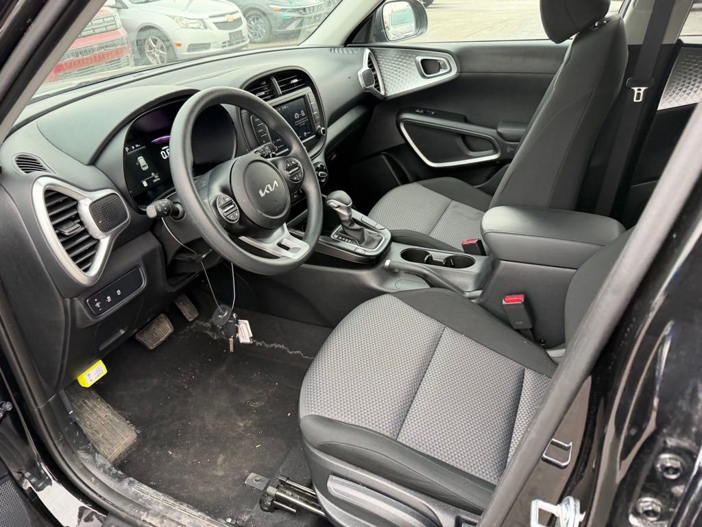 Used 2025 Kia Soul LX image 6