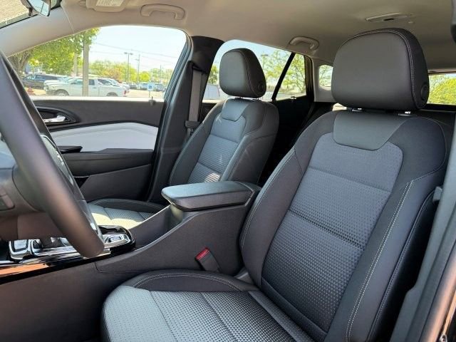 New 2026 Chevrolet Trax LT w/ Midnight Edition FWD image 12