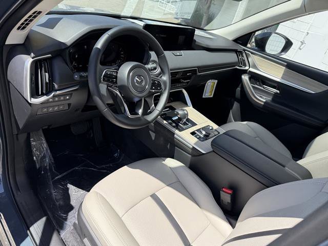 New 2025 MAZDA CX-70 Plug-In Hybrid w/ Premium Pkg image 2