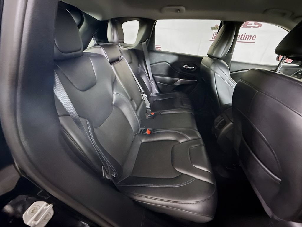Used 2021 Jeep Cherokee Latitude Plus AWD/4WD image 29