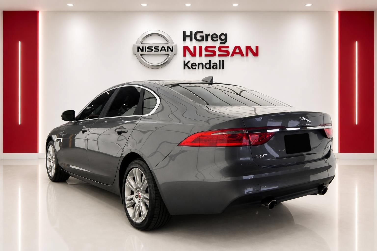 Used 2017 Jaguar XF Premium RWD image 2