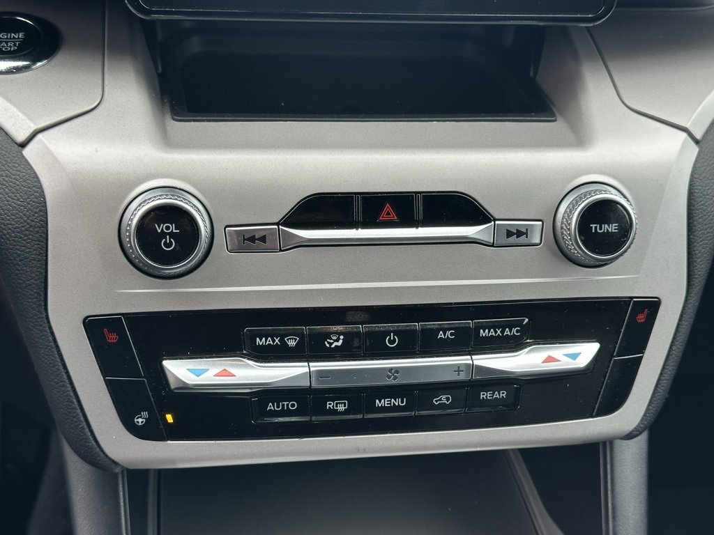 Used 2024 Ford Explorer XLT w/ Equipment Group 202A image 26