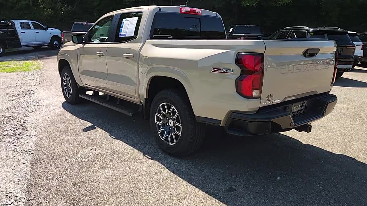Used 2024 Chevrolet Colorado Z71 w/ Z71 Convenience Package 2 AWD/4WD image 4