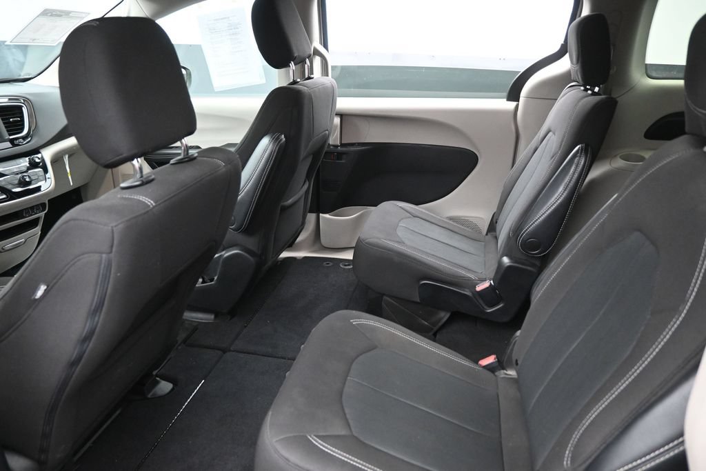 Used 2022 Chrysler Voyager LX FWD image 25