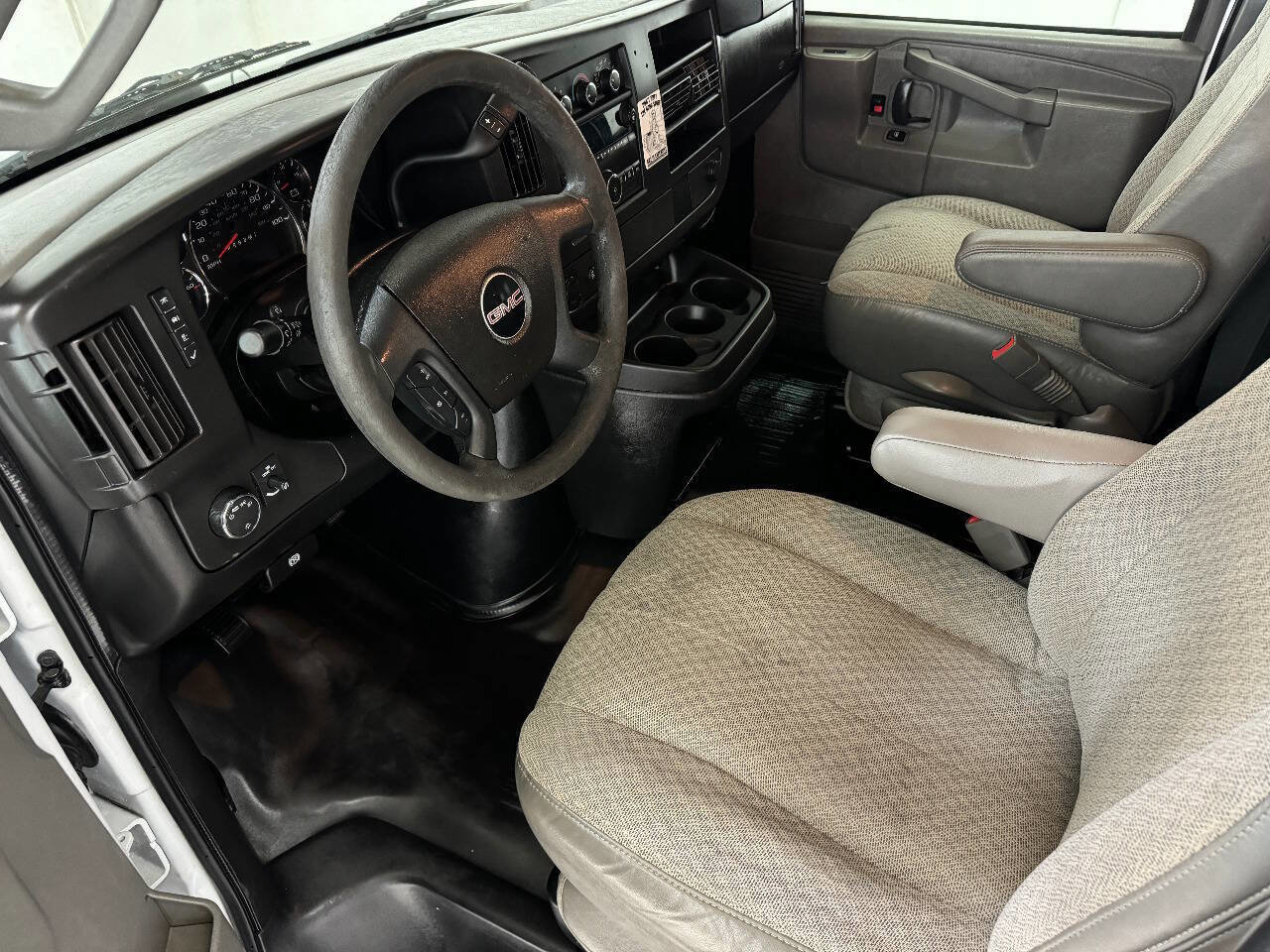 Used 2017 GMC Savana 2500 image 70