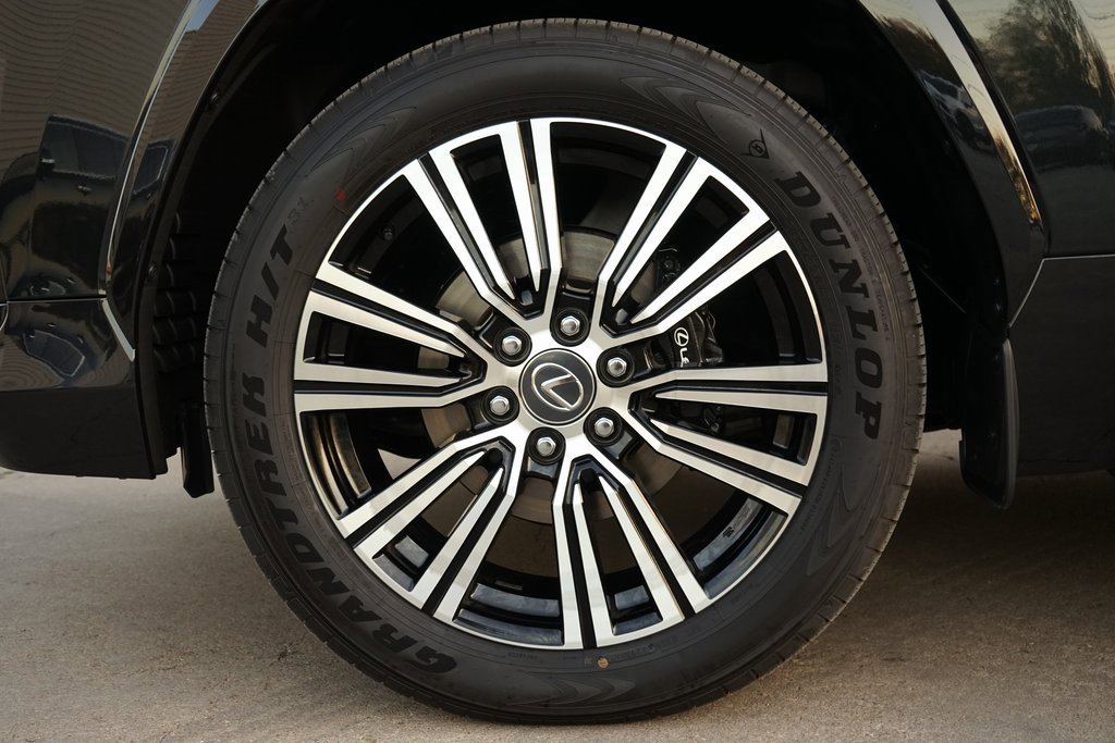 Used 2025 Lexus LX 600 4WD w/ Luxury Package image 39