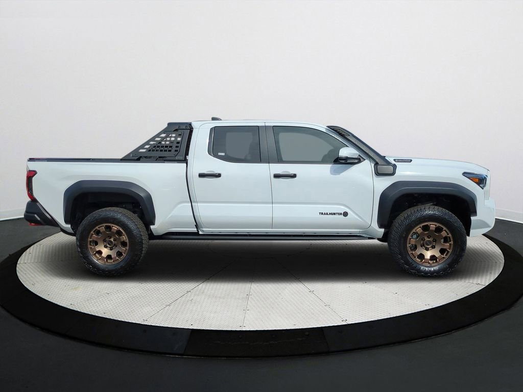 Used 2025 Toyota Tacoma Trailhunter image 3
