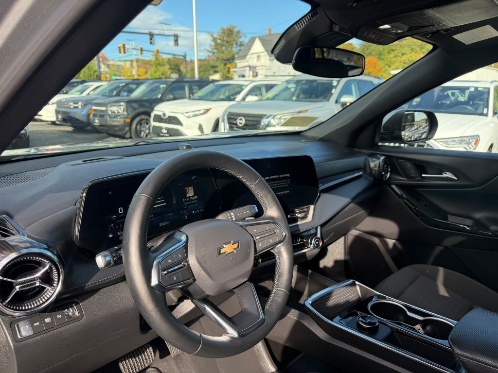 Used 2026 Chevrolet Equinox LT AWD/4WD image 13
