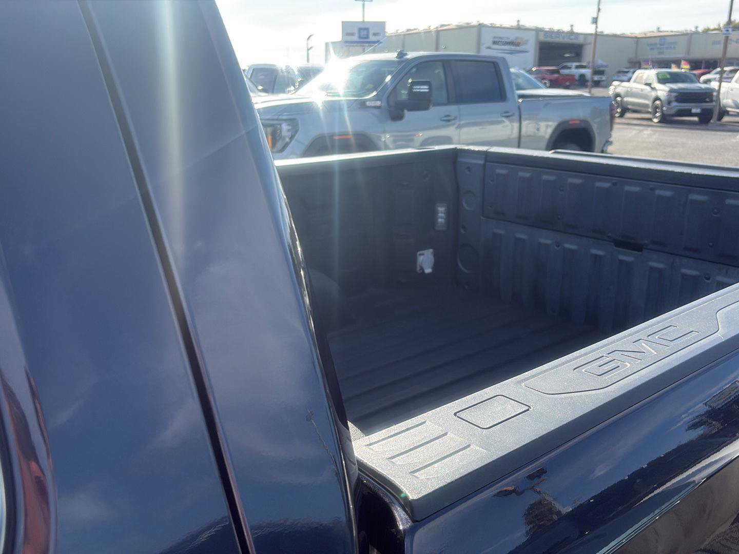 Used 2022 GMC Sierra 1500 SLT w/ SLT Premium Plus Package AWD/4WD image 11