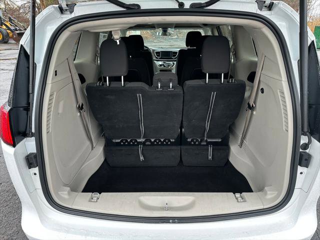 Certified 2022 Chrysler Voyager LX image 18