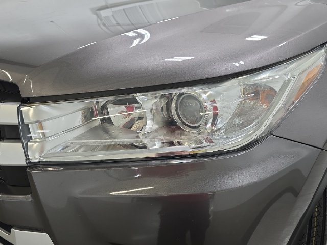 Used 2017 Toyota Highlander XLE AWD/4WD image 28