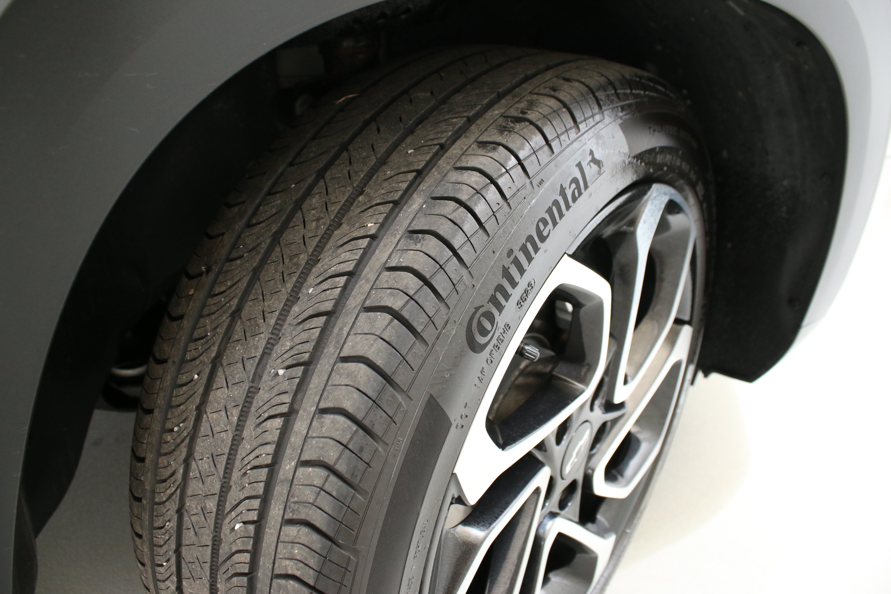 Used 2024 Chevrolet Trax RS w/ Sunroof Package FWD image 36