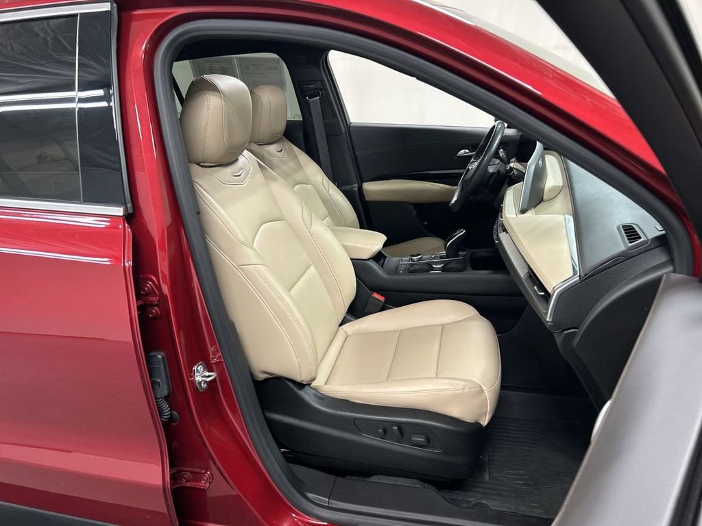 Used 2024 Cadillac XT4 Luxury w/ Cold Weather Package image 23