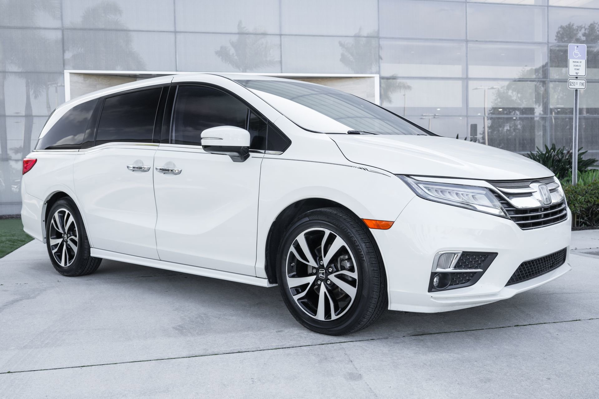 Used 2019 Honda Odyssey Elite image 3