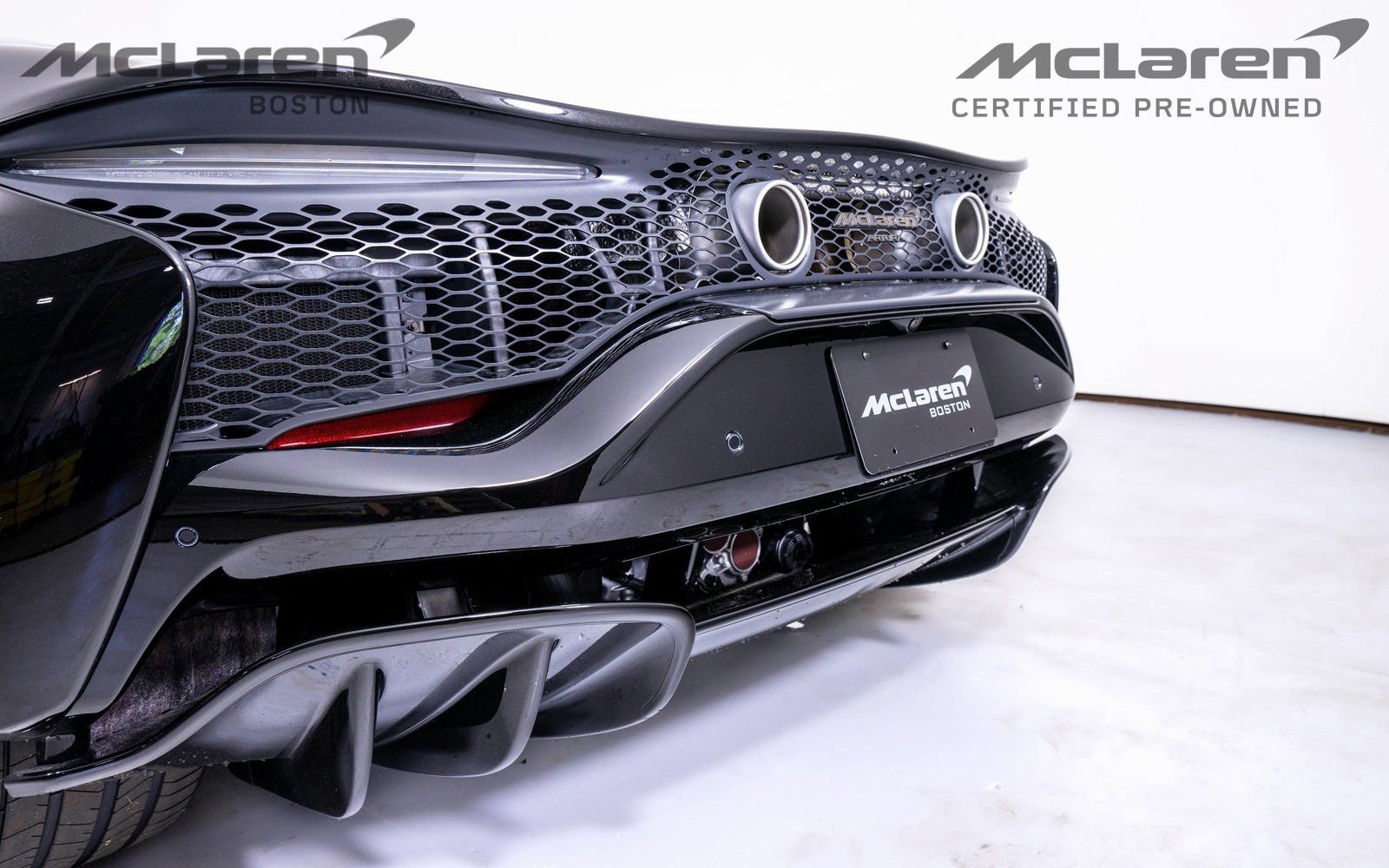 Used 2025 McLaren Artura Spider RWD image 13