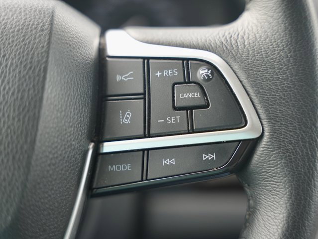 Used 2023 Toyota Sienna XLE image 18