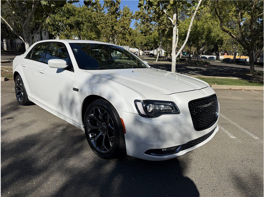 Used 2016 Chrysler 300 S RWD image 7