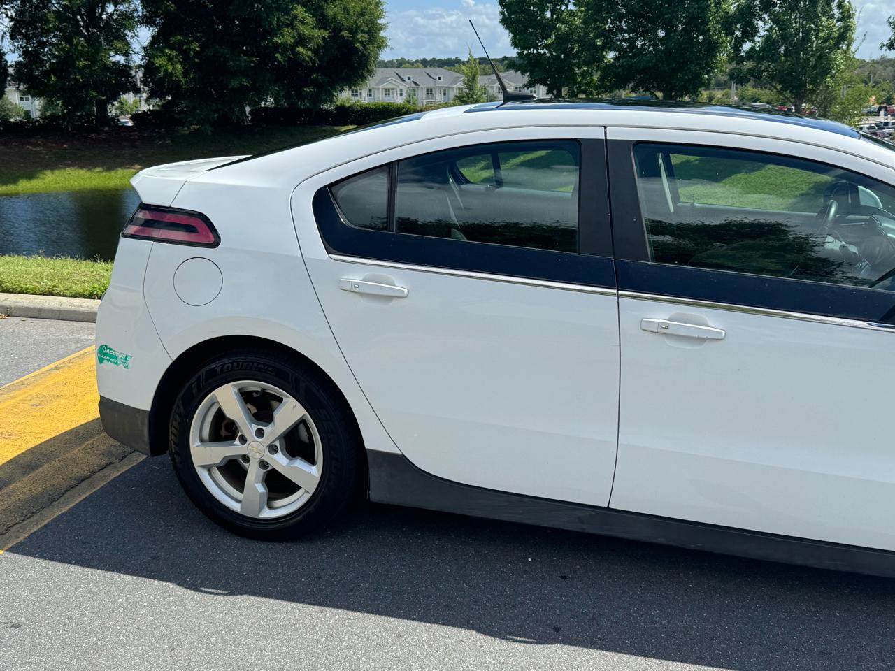 Used 2014 Chevrolet Volt w/ Enhanced Safety Package 1 FWD image 24