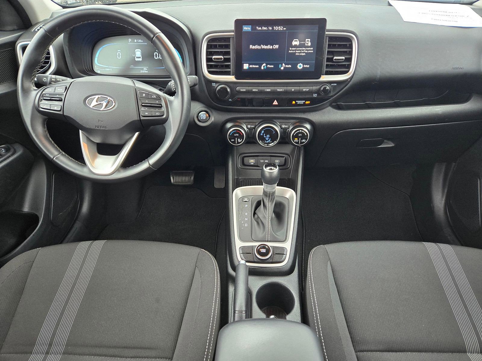 Certified 2024 Hyundai Venue SEL image 11