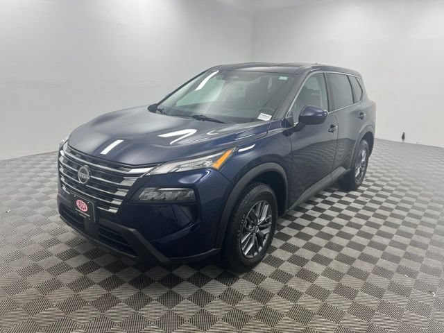 Used 2026 Nissan Rogue SV AWD/4WD image 2