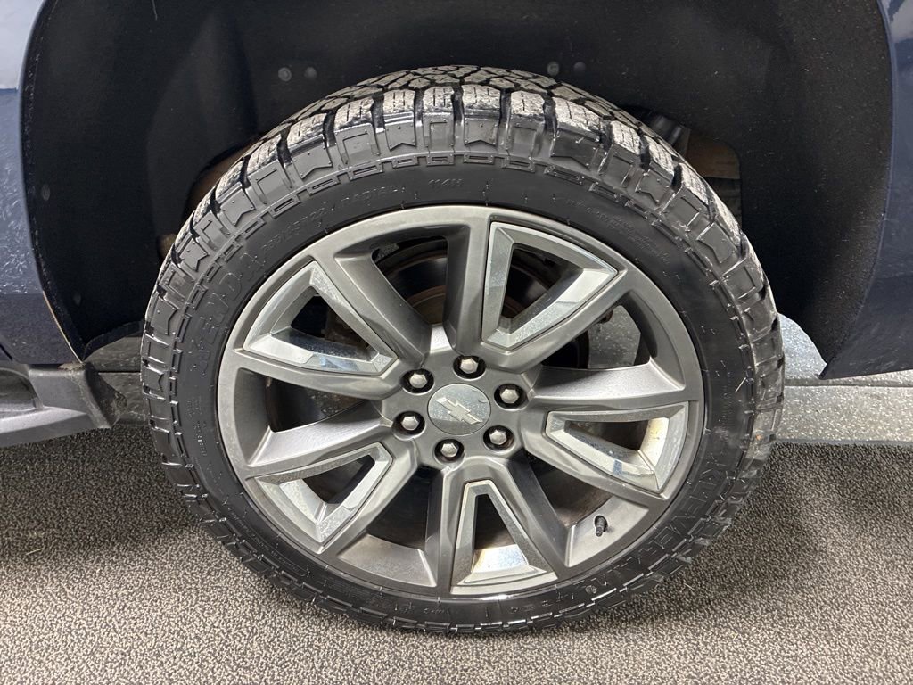 Used 2019 Chevrolet Suburban LT image 9